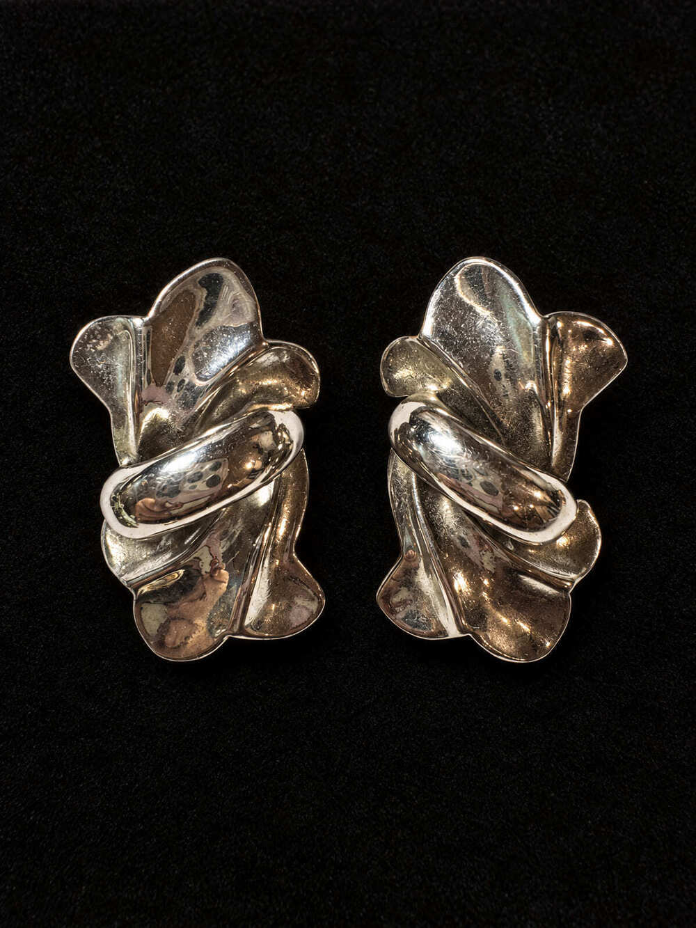 ⚜️ Silver-Tone Draped Ribbon Clip-On Earrings | Statement | Bold 💗